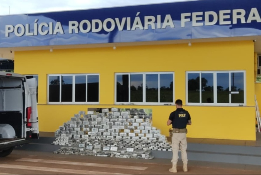 PRF encontra 657 quilos de cocaína em meio a painéis solares