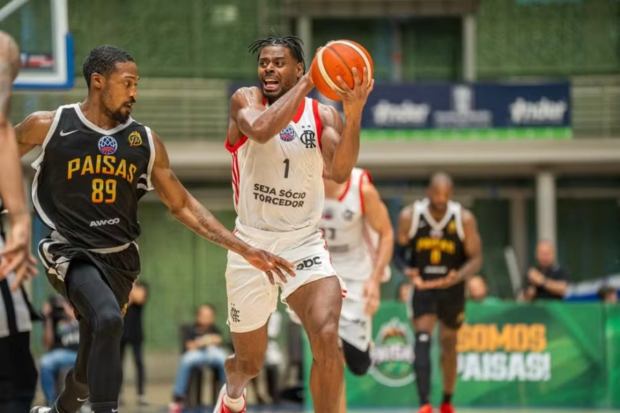 Flamengo vence nas quartas de final 